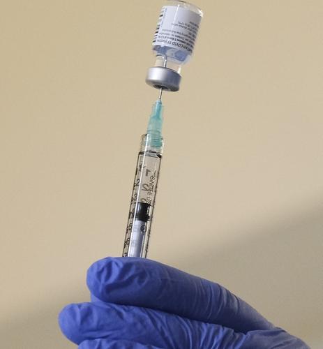 Юрист Печерей объяснил, почему вакцинация для некоторых людей носит обязательный характер 