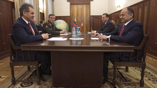 В Москве состоялась встреча глав Минобороны России и Армении