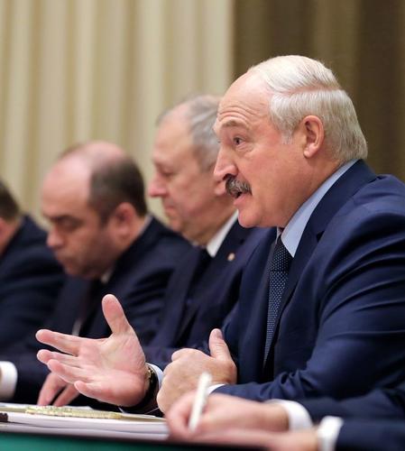 Появилось фото, как Лукашенко купается в Черном море после встречи с Путиным 