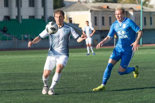 Футболисты из Челябинска одержали пятую победу подряд