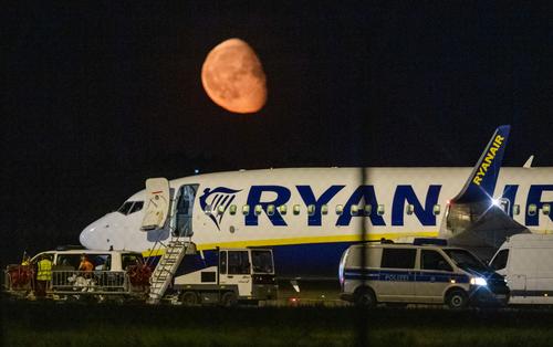 AP: летевший в Краков самолёт Ryanair экстренно сел в Берлине из-за угрозы безопасности 