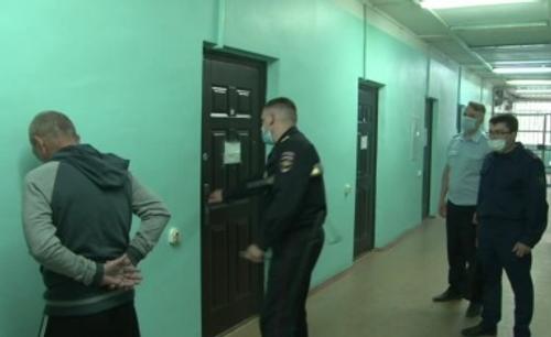 СК РФ опубликовал видео допроса стрелявшего в Екатеринбурге мужчины, ему предъявили обвинение 