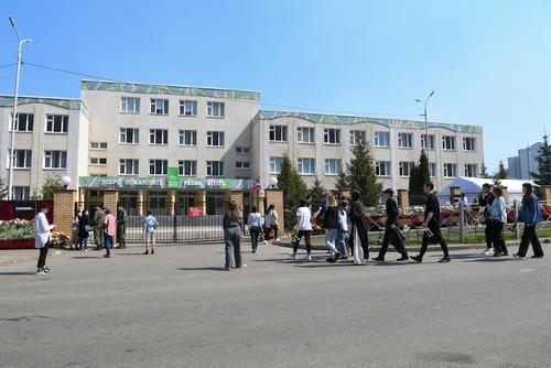 В Казани наградили десять учеников школы, где произошло нападение