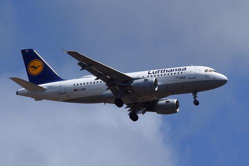 Авиакомпания Lufthansa отменила рейсы в Москву и Санкт-Петербург из Франкфурта 