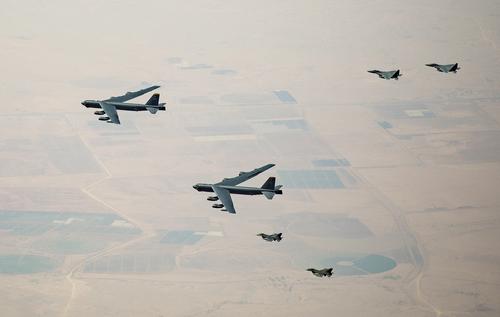The Sun: ядерные бомбардировщики США и самолеты НАТО провели «военные игры у российского порога», показав Москве свою мощь