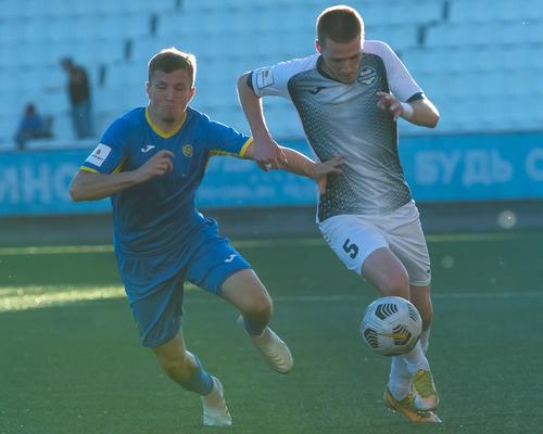 Футболисты из Челябинска одержали шестую победу подряд
