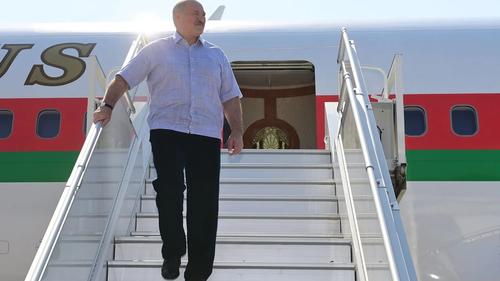 В организации «Белорусы Крыма» надеются на открытие сообщения ​Минск - Симферополь и что первым рейсом прилетит Лукашенко​
