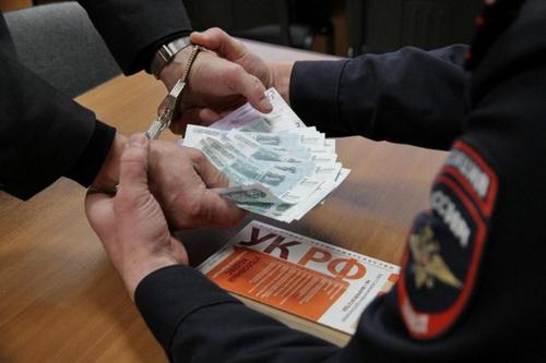 Чиновник из Хабаровского края требовал взятку в миллионы рублей 