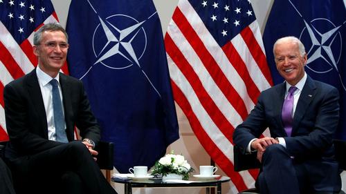 НАТО обсуждает новую стратегию на противодействие России и высказывает пожелание наладить с ней диалог  