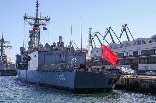 Avia.pro: Турция направила к границам России военный корабль на фоне появления в Черном море судов США и Великобритании