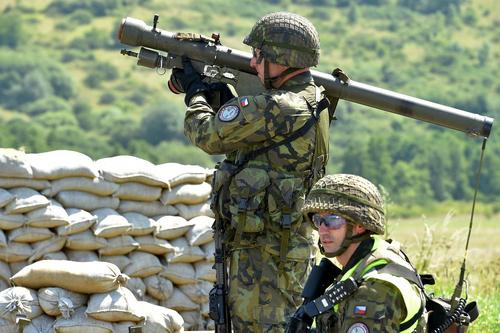 Издание Avia.pro: в случае вступления Украины в НАТО альянс сможет на законных основаниях атаковать войска ДНР и ЛНР