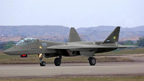 МО РФ и КБ «Сухого» создадут двухпилотный, экспортный вариант Су-57