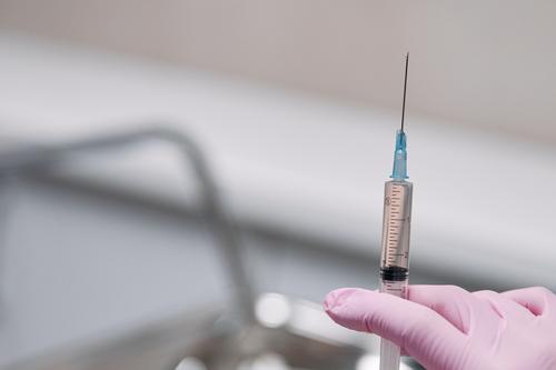 Эпидемиолог Горелов назвал нормой исчезновение антител после вакцинации «ЭпиВакКороной»