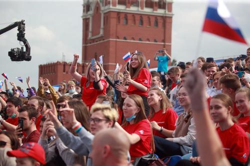 Геннадий Онищенко: на Красной площади в День России люди выкричали все вирусы, которые были у них в легких