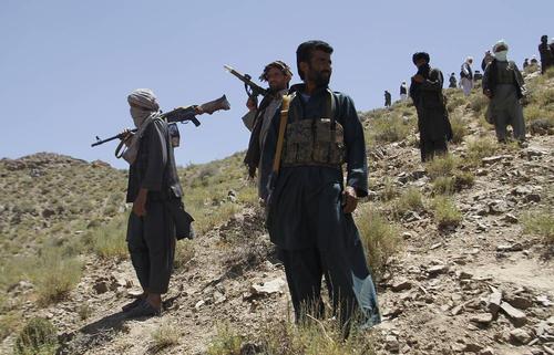 Афганские военные массово переходят на сторону противника 