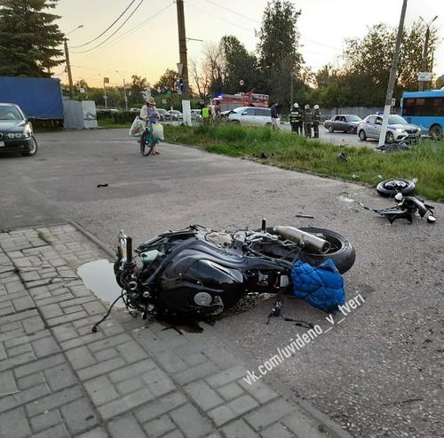 Во время ДТП в Твери погибли мотоциклист и его пассажир 