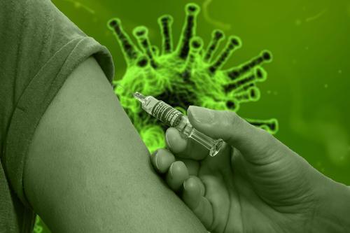 Врач-иммунолог Владимир Болибок: ревакцинация поможет защитить от индийского штамма коронавируса