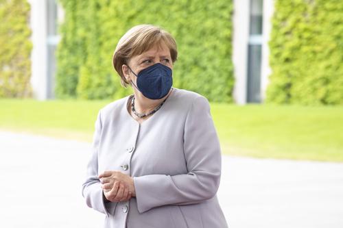 В Киеве заявили, что Зеленский получил от Меркель приглашение посетить Берлин