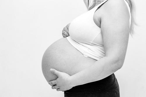 24 июня правительство рассмотрит вопрос о выделении средств на выплату пособий беременным женщинам и неполным семьям 