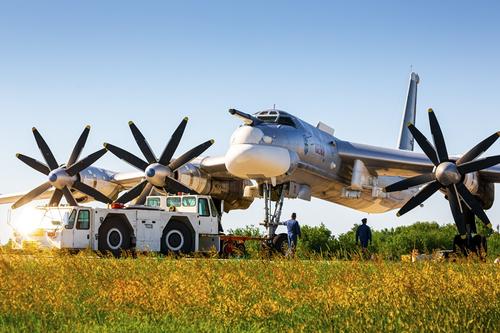 Российские ракетоносцы Ту-95МС и Ту-22М3 отработали условный удар по военным объектам США на Гавайях