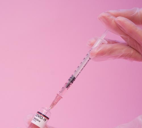 Эксперт Владислав Мохамед Али назвал «серьезную аллергию» главным противопоказанием к вакцинации от коронавируса