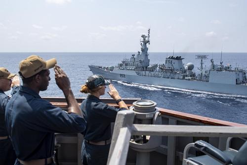 Baijiahao: после инцидента с британским Defender Черное море спешно покинул эсминец США Laboon