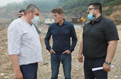 Губернатор Приморья раскритиковал мусорные холмы в пригороде Владивостока 