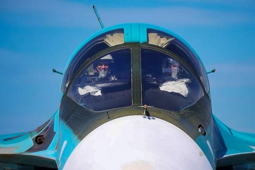 Экс-сотрудник Генштаба РФ Сивков: для уничтожения эсминца Defender хватит три-четыре бомбы, сброшенные Су-24М 