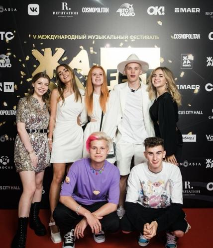 Милохин, Собчак, Гагарина и другие звезды на фестивале «Жара-2021» 