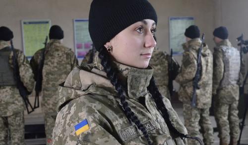 Украинских женщин-военнослужащих будут сажать на гауптвахту и отправлять в дисциплинарный батальон наравне с мужчинами