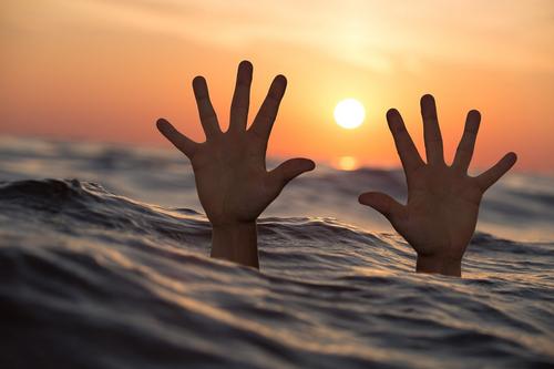 В Ростовской области отец и сын утонули в Азовском море во время купания