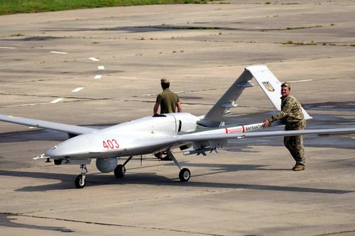 Avia.pro: украинский ударный дрон Bayraktar TB2 попытался подлететь к границам Крыма со стороны Черного моря