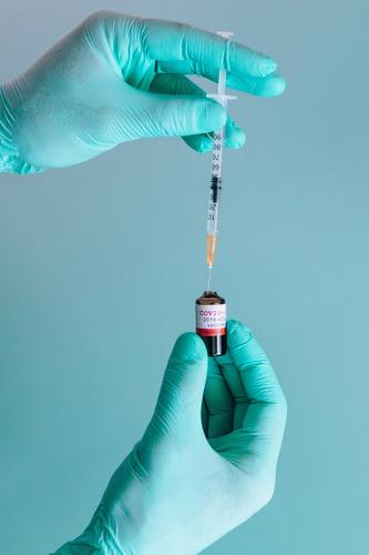 Врач Терский назвал две причины популярности вакцины «КовиВак» у россиян 