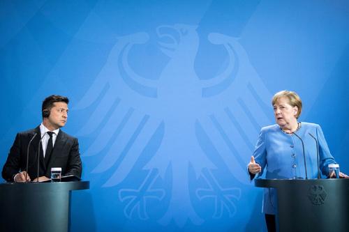 Долгожданная встреча Меркель и Зеленского закончилась ничем  
