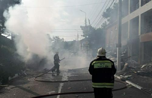 В МЧС сообщили, что из гостиницы в Геленджике после взрыва эвакуировали 50 человек