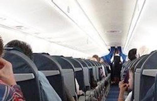 Пассажирка совершившего жесткую посадку самолета Ан-28 сообщила родственнице, что с ней все хорошо