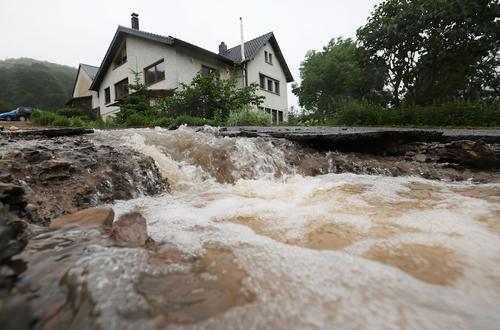 Количество жертв наводнений на западе Германии увеличилось до 106