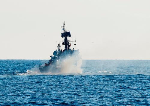 В Авачинском заливе МПК «Холмск» обстрелял ракетами воздушную и морские цели условного противника