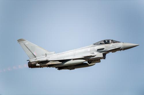 Avia.pro: российские ПВО могли развернуть британские истребители Eurofighter Typhoon у границ Сирии