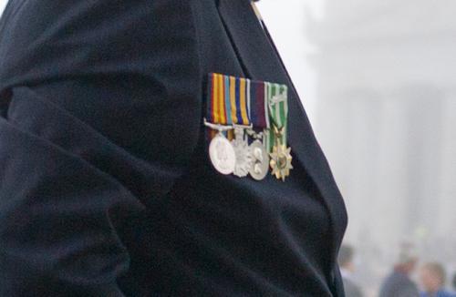 Австралийские ветераны сожгли свои медали, требуя защитить помогавших им афганцев