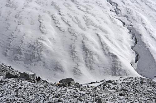 В тающих ледниках Тибета учёным из США удалось обнаружить неизвестные науке древние вирусы