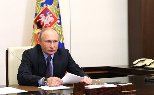 Источник URA.RU сообщил, что Путин продолжает фокусироваться на социальных проблемах страны