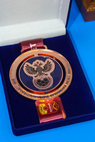 Челябинским футболистам вручили медали