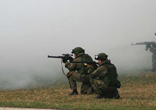 Разведчики ЗВО отрабатывают диверсионные действия недалеко от границы с Украиной 