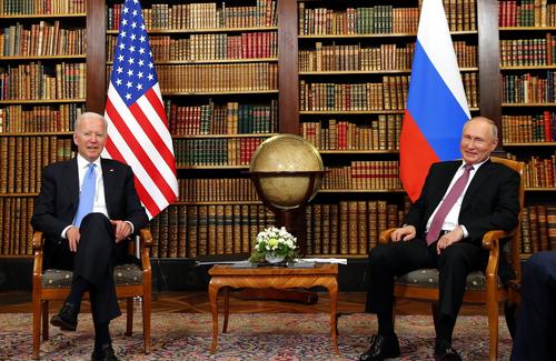 Newsweek: Джо Байден подарил Владимиру Путину «огромную победу» по газопроводу «Северный поток — 2»