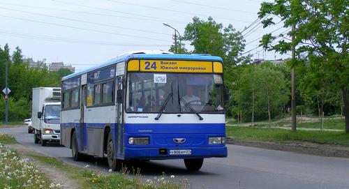В Хабаровске врезался в столб пассажирский автобус