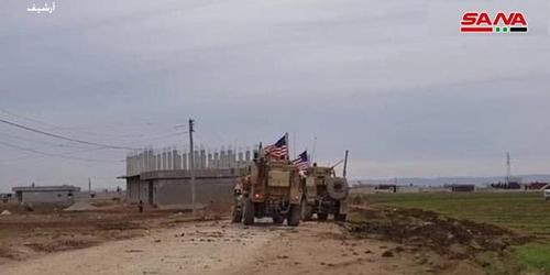 На северо-востоке Сирии мирные жители заблокировали продвижение американского военного патруля