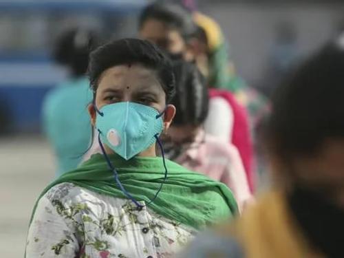 В Индии на фоне коронавирусной пандемии наблюдается «всплеск безумия»