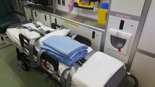 Актёр Игорь Регнер находится в критическом состоянии после госпитализации с множественными переломами