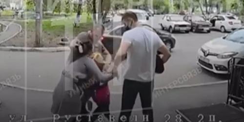 В Челябинске закладчица запрещенных веществ ходила «на работу» вместе с ребенком